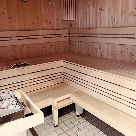 Strandkorv Fuer 2-4 Personen Mit Pool *